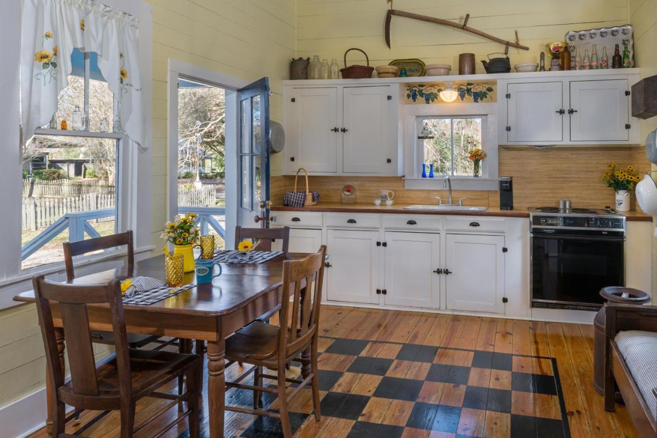Maison D'Memoire Bed & Breakfast Cottages Rayne Luaran gambar